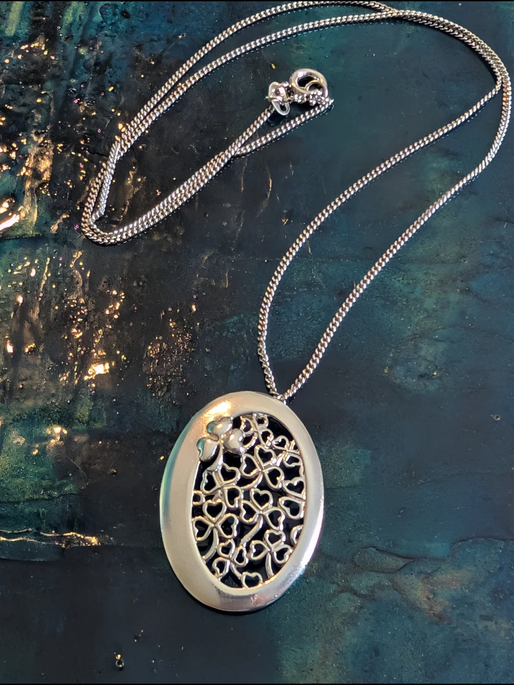 Sterling Silver Clover Design Oval Pendant 18